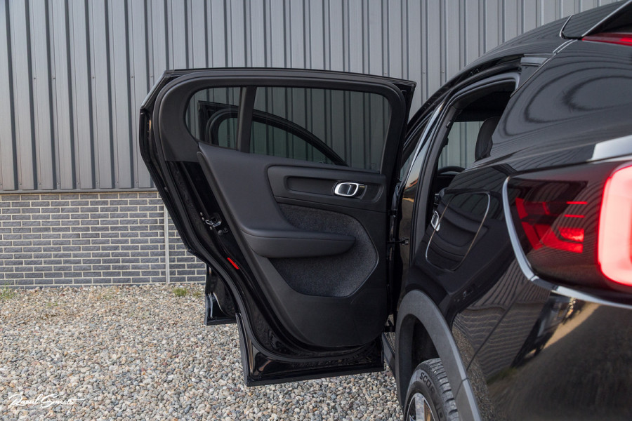 Volvo C40 Recharge Ultimate 69 kWh | Panoramadak | Adaptieve cruise | Blis | Memory |