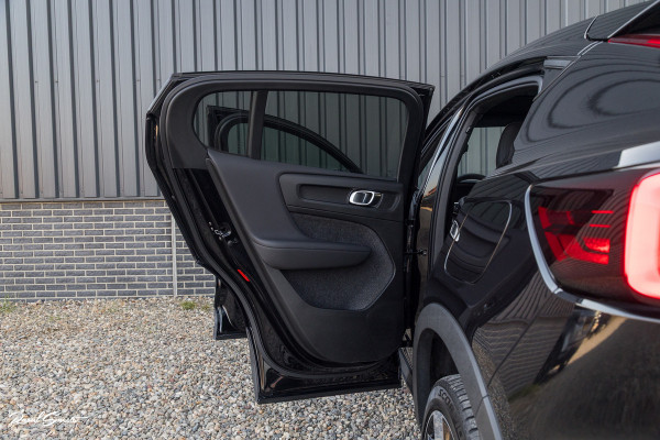 Volvo C40 Recharge Ultimate 69 kWh | Panoramadak | Adaptieve cruise | Blis | Memory |