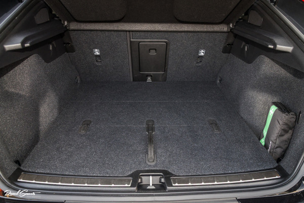 Volvo C40 Recharge Ultimate 69 kWh | Panoramadak | Adaptieve cruise | Blis | Memory |