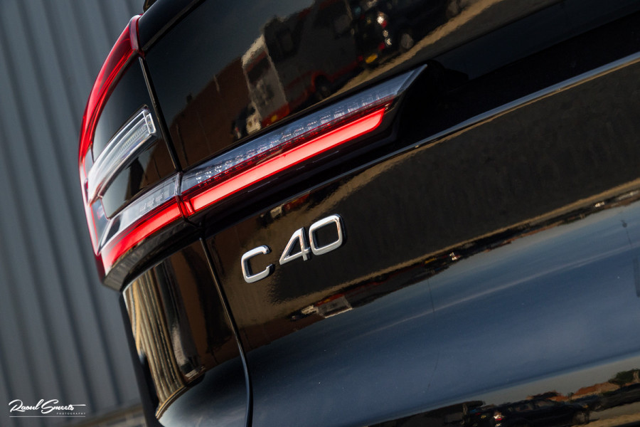 Volvo C40 Recharge Ultimate 69 kWh | Panoramadak | Adaptieve cruise | Blis | Memory |