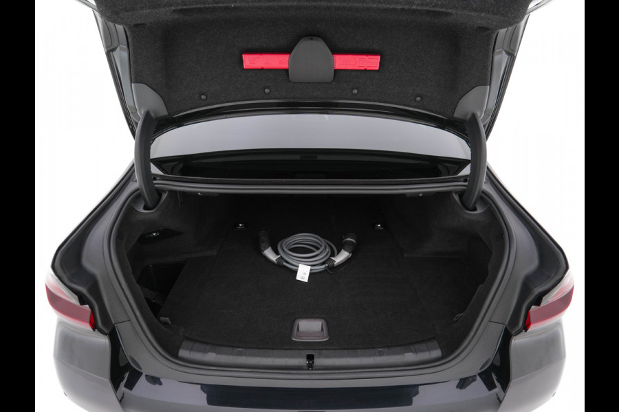 BMW 5 Serie 530e M-Sportpack Business Edition Plus (Plug-in) {SoH-86%} (INCL-BTW) *PANO | LEATHER | FULL-LED | MEMORY-PACK | HARMAN/KARDON | BLINDSPOT | DIGI-COCKPIT | CAMERA | NAVI-FULLMAP | PRIVACY-GLASS | SHIFTPADDLES | ECC | PDC | HEAD-UP | 19''ALU*
