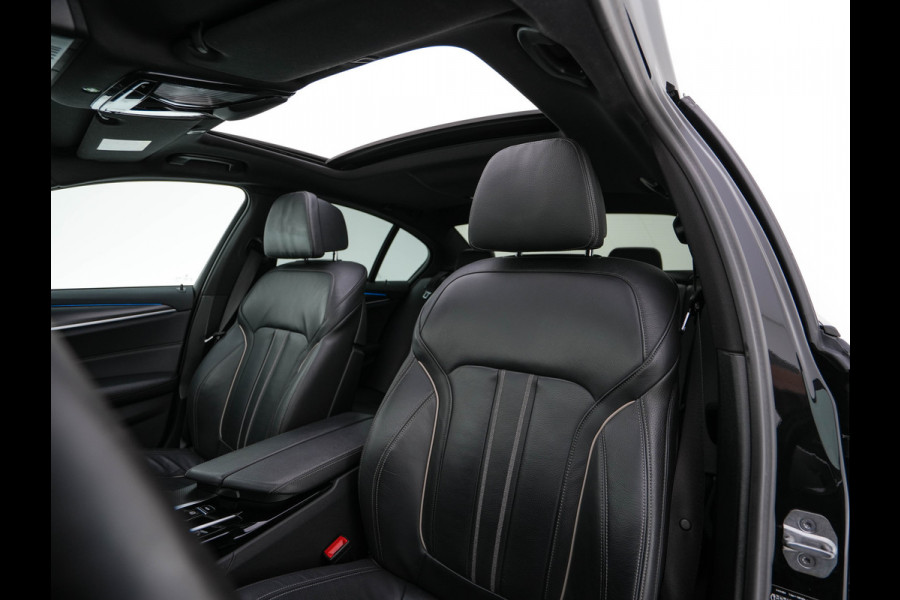 BMW 5 Serie 530e M-Sportpack Business Edition Plus (Plug-in) {SoH-86%} (INCL-BTW) *PANO | LEATHER | FULL-LED | MEMORY-PACK | HARMAN/KARDON | BLINDSPOT | DIGI-COCKPIT | CAMERA | NAVI-FULLMAP | PRIVACY-GLASS | SHIFTPADDLES | ECC | PDC | HEAD-UP | 19''ALU*