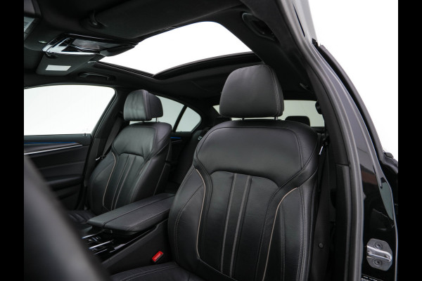 BMW 5 Serie 530e M-Sportpack Business Edition Plus (Plug-in) {SoH-86%} (INCL-BTW) *PANO | LEATHER | FULL-LED | MEMORY-PACK | HARMAN/KARDON | BLINDSPOT | DIGI-COCKPIT | CAMERA | NAVI-FULLMAP | PRIVACY-GLASS | SHIFTPADDLES | ECC | PDC | HEAD-UP | 19''ALU*