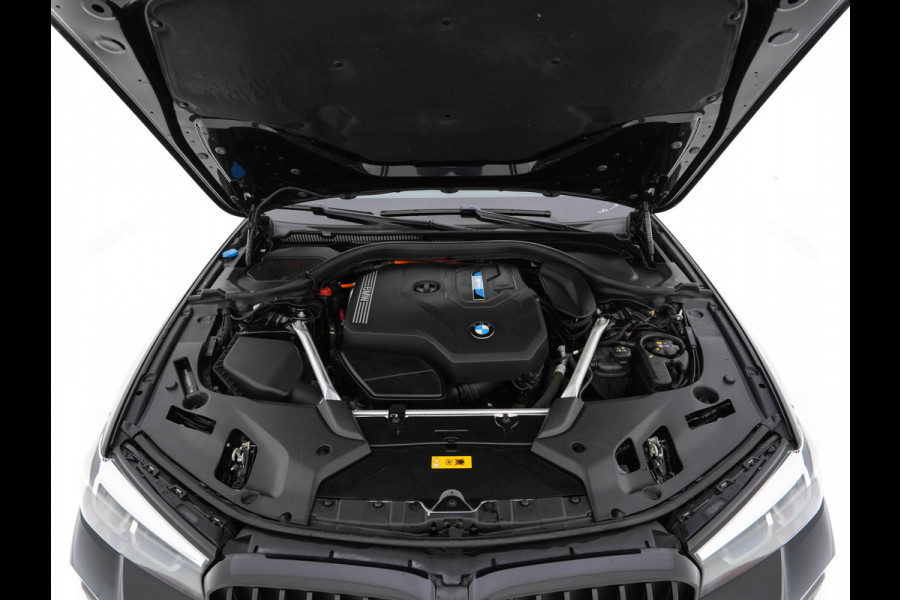 BMW 5 Serie 530e M-Sportpack Business Edition Plus (Plug-in) {SoH-86%} (INCL-BTW) *PANO | LEATHER | FULL-LED | MEMORY-PACK | HARMAN/KARDON | BLINDSPOT | DIGI-COCKPIT | CAMERA | NAVI-FULLMAP | PRIVACY-GLASS | SHIFTPADDLES | ECC | PDC | HEAD-UP | 19''ALU*