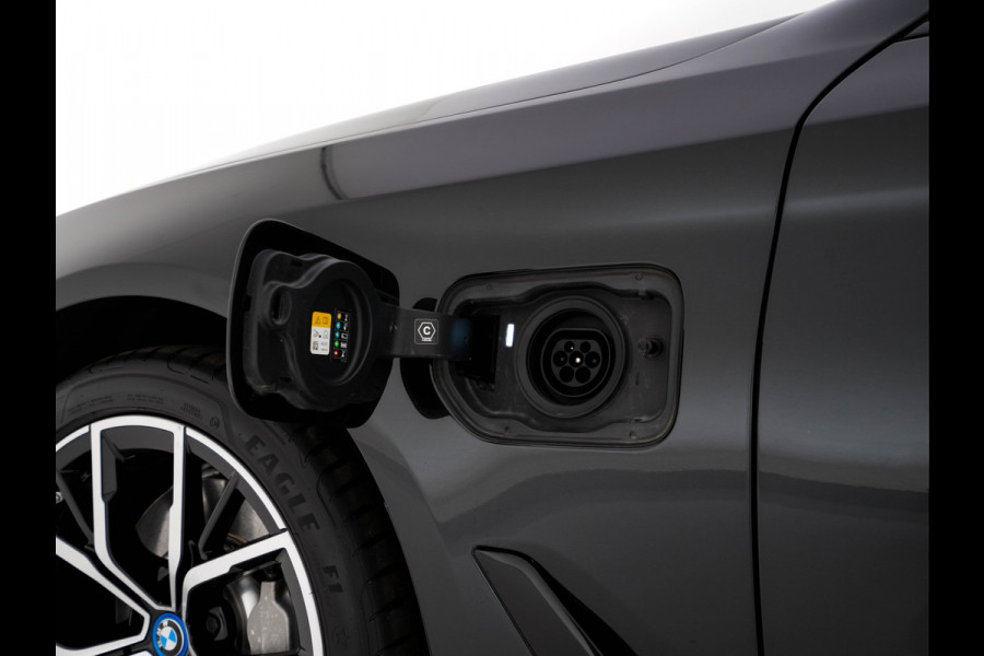 BMW 5 Serie 530e M-Sportpack Business Edition Plus (Plug-in) {SoH-86%} (INCL-BTW) *PANO | LEATHER | FULL-LED | MEMORY-PACK | HARMAN/KARDON | BLINDSPOT | DIGI-COCKPIT | CAMERA | NAVI-FULLMAP | PRIVACY-GLASS | SHIFTPADDLES | ECC | PDC | HEAD-UP | 19''ALU*
