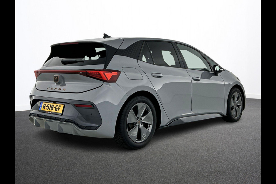 CUPRA Born Business 62 kWh Automaat Navigatie Apple Carplay/ Android Auto Camera Parkeersensoren Adaptive Cruise Control Stoel- en stuurverwarming Full Led Climate Control Lichtmetalen velgen