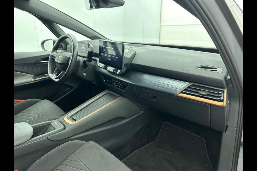 CUPRA Born Business 62 kWh Automaat Navigatie Apple Carplay/ Android Auto Camera Parkeersensoren Adaptive Cruise Control Stoel- en stuurverwarming Full Led Climate Control Lichtmetalen velgen