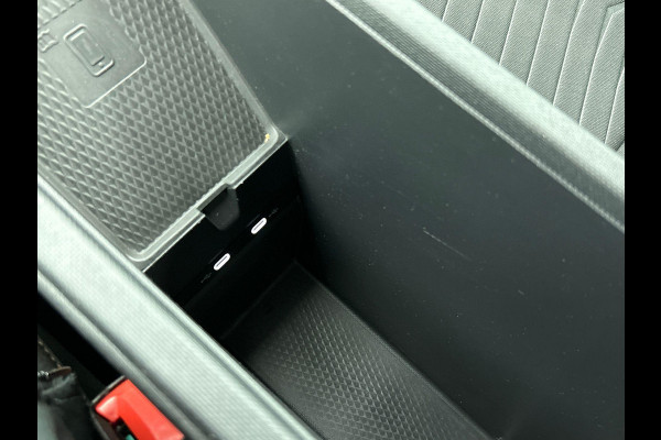 CUPRA Born Business 62 kWh Automaat Navigatie Apple Carplay/ Android Auto Camera Parkeersensoren Adaptive Cruise Control Stoel- en stuurverwarming Full Led Climate Control Lichtmetalen velgen