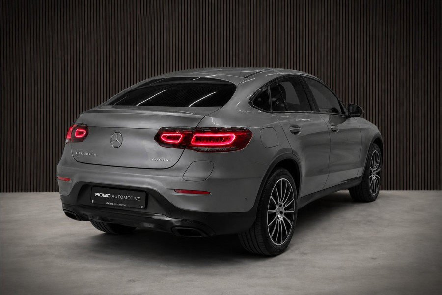 Mercedes-Benz GLC Coupé 300e 4MATIC Premium Plus | Panoramadak | Stuurverwarming | Stoelverwarming | Head-Up Display | Massage | Memory Seats | Luchtvering | Keyless | 360 Camera | Leer | Ambiance Verlichting | Trekhaak | Apple Carplay | Na