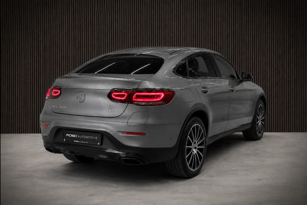 Mercedes-Benz GLC Coupé 300e 4MATIC Premium Plus | Panoramadak | Stuurverwarming | Stoelverwarming | Head-Up Display | Massage | Memory Seats | Luchtvering | Keyless | 360 Camera | Leer | Ambiance Verlichting | Trekhaak | Apple Carplay | Na