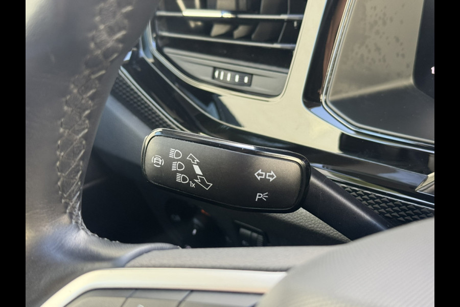 Volkswagen Polo 1.0 TSI Life Edition Carplay Camera Led verlichting Adaptieve cruise AllSeason banden