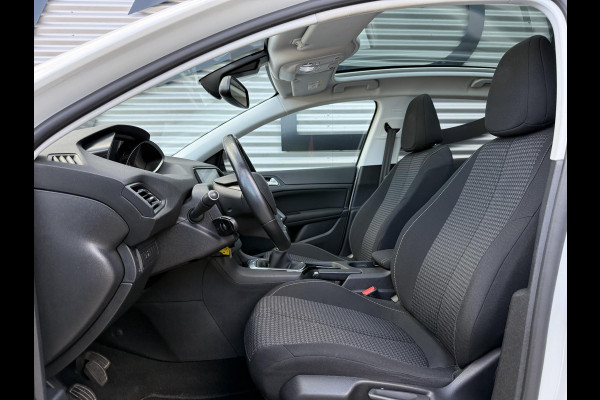 Peugeot 308 1.2 PureTech Blue Lease Executive 2e Eigenaar|Navi|Pano|Carplay|Clima|Cruise|PDC|Trekhaak|D-riem vv in 2026|N.A.P|Nieuwe APK bij Aflevering