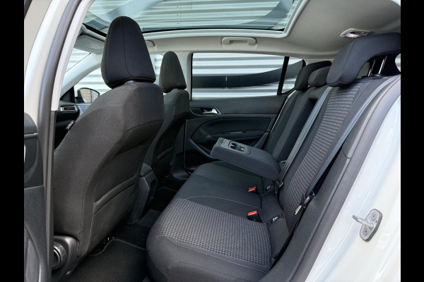 Peugeot 308 1.2 PureTech Blue Lease Executive 2e Eigenaar|Navi|Pano|Carplay|Clima|Cruise|PDC|Trekhaak|D-riem vv in 2026|N.A.P|Nieuwe APK bij Aflevering