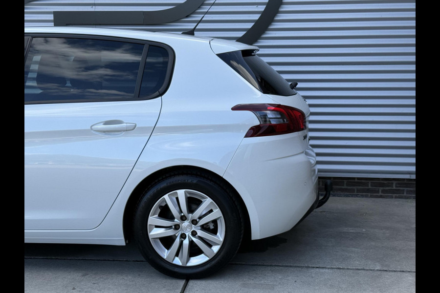 Peugeot 308 1.2 PureTech Blue Lease Executive 2e Eigenaar|Navi|Pano|Carplay|Clima|Cruise|PDC|Trekhaak|D-riem vv in 2026|N.A.P|Nieuwe APK bij Aflevering