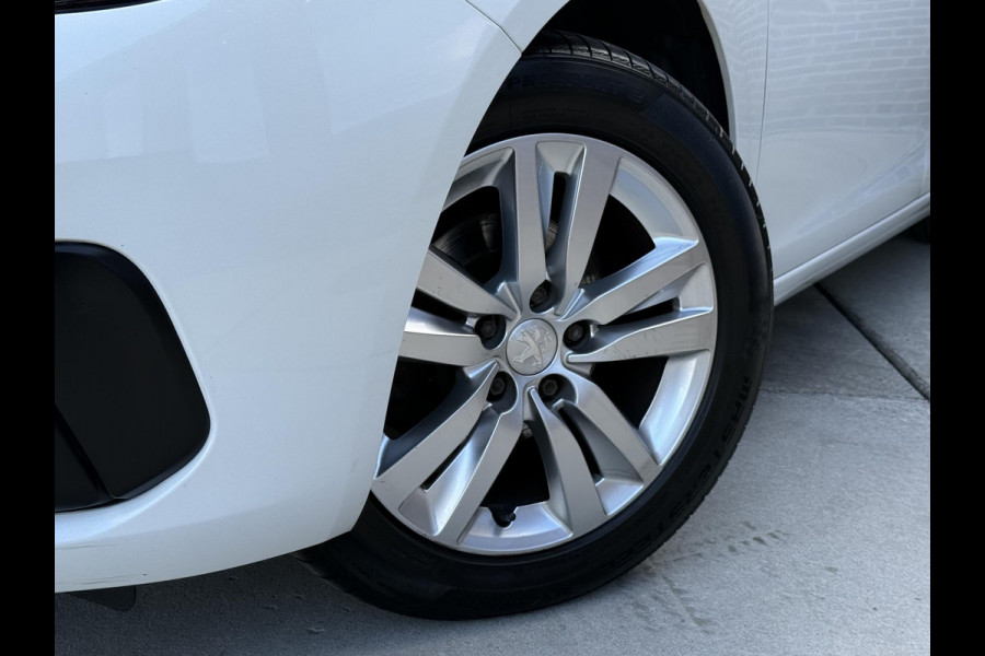 Peugeot 308 1.2 PureTech Blue Lease Executive 2e Eigenaar|Navi|Pano|Carplay|Clima|Cruise|PDC|Trekhaak|D-riem vv in 2026|N.A.P|Nieuwe APK bij Aflevering