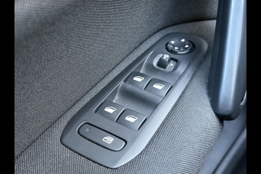 Peugeot 308 1.2 PureTech Blue Lease Executive 2e Eigenaar|Navi|Pano|Carplay|Clima|Cruise|PDC|Trekhaak|D-riem vv in 2026|N.A.P|Nieuwe APK bij Aflevering