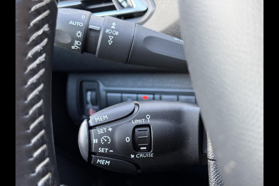 Peugeot 308 1.2 PureTech Blue Lease Executive 2e Eigenaar|Navi|Pano|Carplay|Clima|Cruise|PDC|Trekhaak|D-riem vv in 2026|N.A.P|Nieuwe APK bij Aflevering
