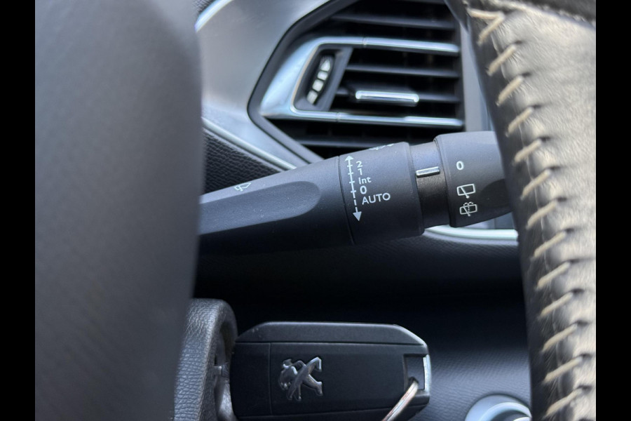 Peugeot 308 1.2 PureTech Blue Lease Executive 2e Eigenaar|Navi|Pano|Carplay|Clima|Cruise|PDC|Trekhaak|D-riem vv in 2026|N.A.P|Nieuwe APK bij Aflevering