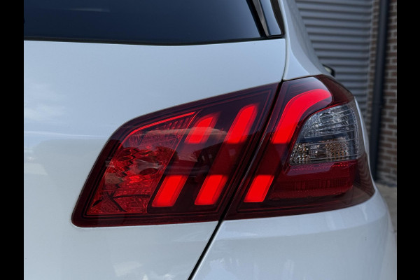 Peugeot 308 1.2 PureTech Blue Lease Executive 2e Eigenaar|Navi|Pano|Carplay|Clima|Cruise|PDC|Trekhaak|D-riem vv in 2026|N.A.P|Nieuwe APK bij Aflevering