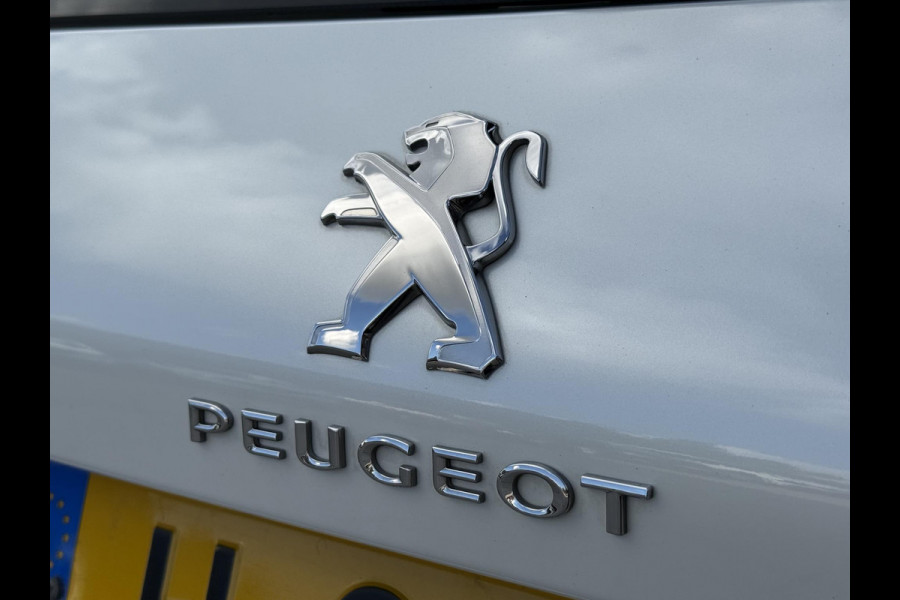 Peugeot 308 1.2 PureTech Blue Lease Executive 2e Eigenaar|Navi|Pano|Carplay|Clima|Cruise|PDC|Trekhaak|D-riem vv in 2026|N.A.P|Nieuwe APK bij Aflevering