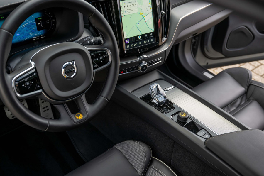 Volvo XC60 2.0 T8 AWD Polestar Engineered HEICO B&W Pano