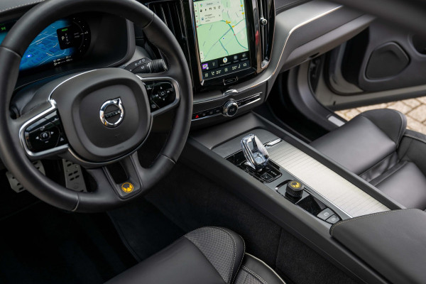 Volvo XC60 2.0 T8 AWD Polestar Engineered HEICO B&W Pano