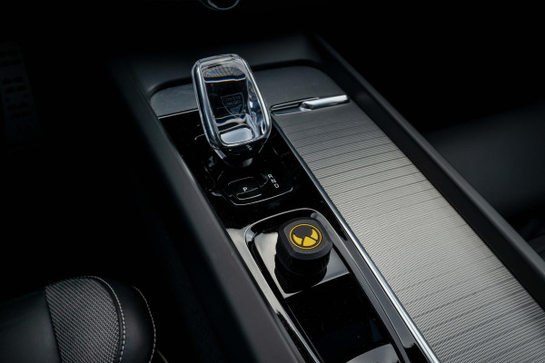 Volvo XC60 2.0 T8 AWD Polestar Engineered HEICO B&W Pano