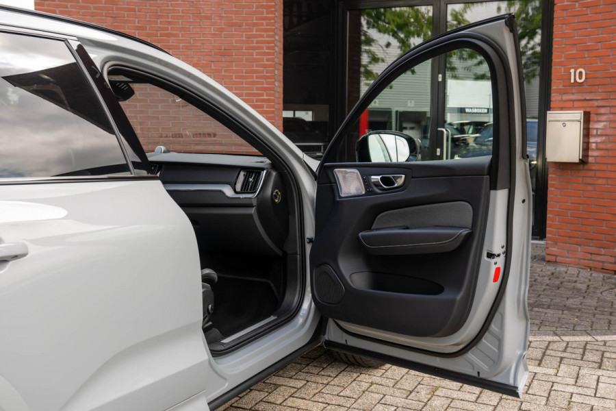 Volvo XC60 2.0 T8 AWD Polestar Engineered HEICO B&W Pano