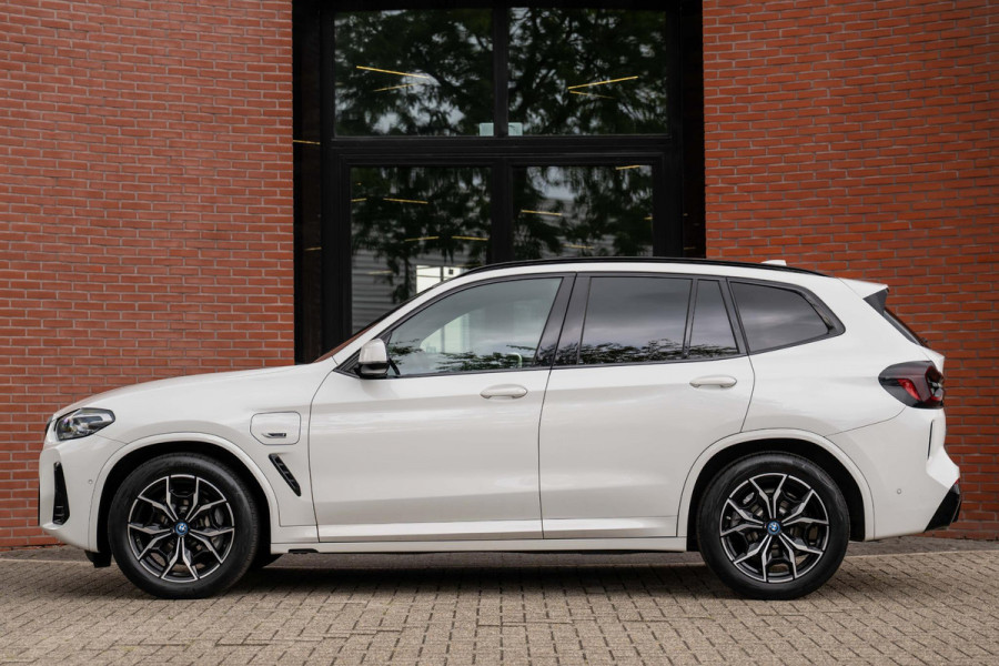 BMW X3 xDrive30e M-Sport Pano HuD Trekhaak Camera 94% SOH