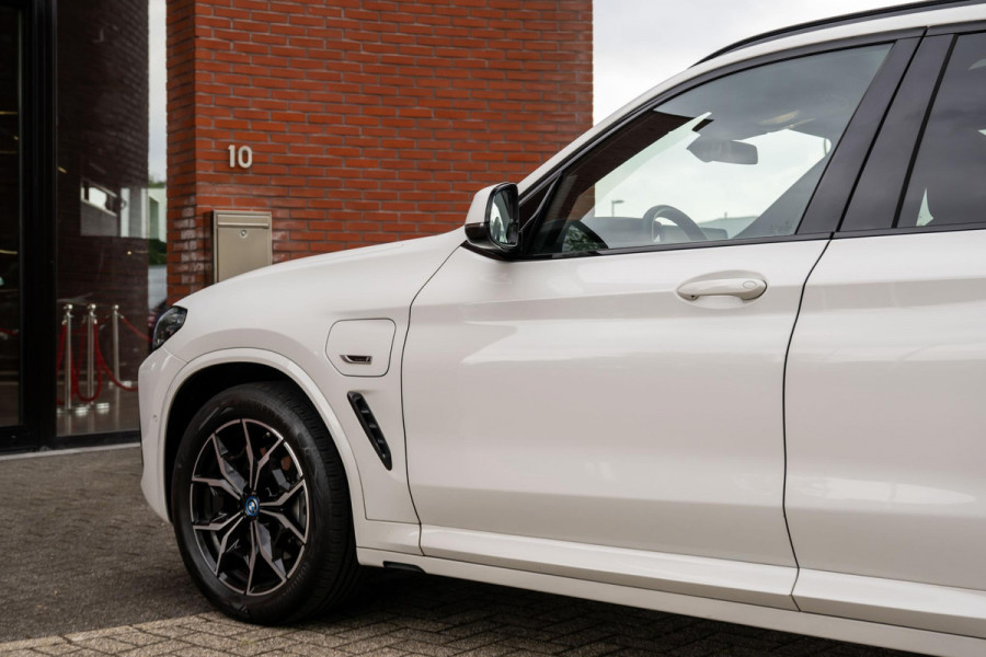 BMW X3 xDrive30e M-Sport Pano HuD Trekhaak Camera 94% SOH