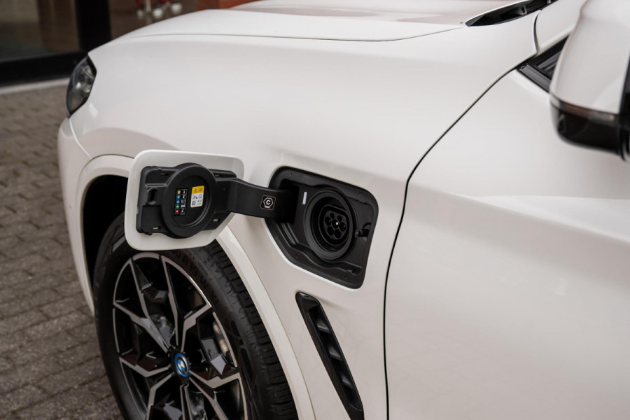 BMW X3 xDrive30e M-Sport Pano HuD Trekhaak Camera 94% SOH