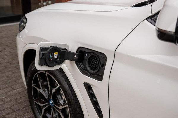 BMW X3 xDrive30e M-Sport Pano HuD Trekhaak Camera 94% SOH