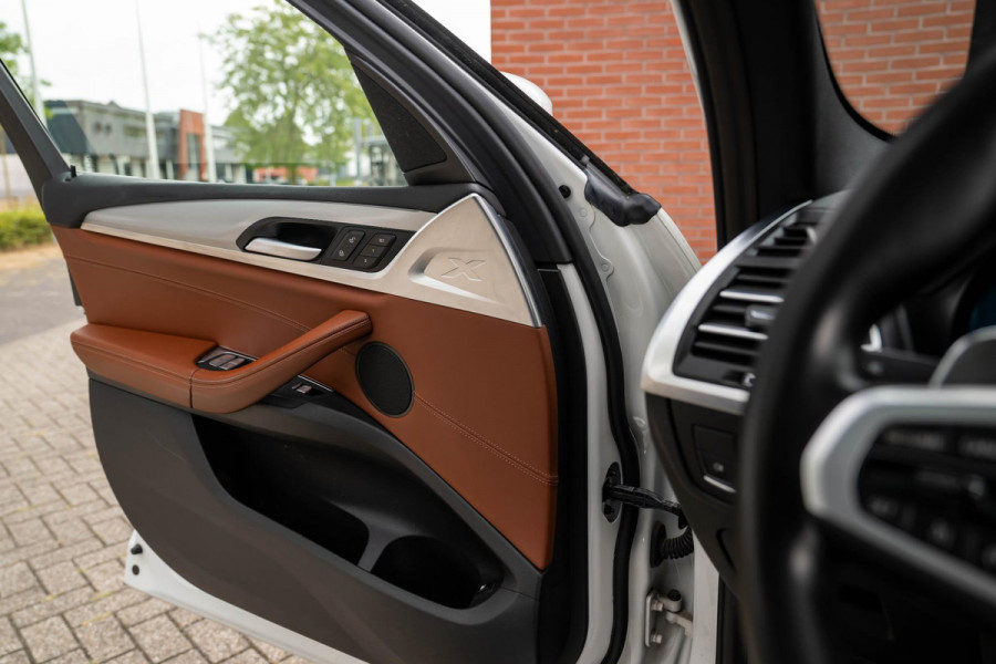 BMW X3 xDrive30e M-Sport Pano HuD Trekhaak Camera 94% SOH