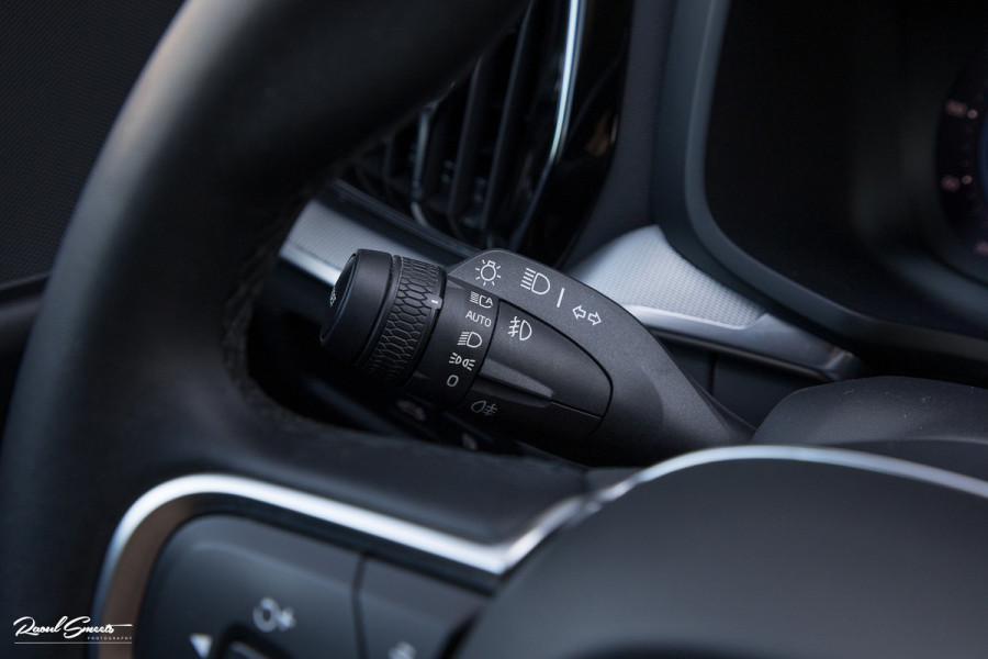 Volvo V60 2.0 T6 Plug-in hybrid AWD Core Bright Long Range | Adaptieve cruise | Blis | Memory | Leder |