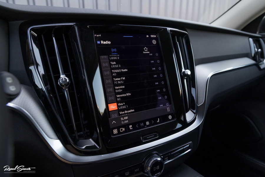 Volvo V60 2.0 T6 Plug-in hybrid AWD Core Bright Long Range | Adaptieve cruise | Blis | Memory | Leder |