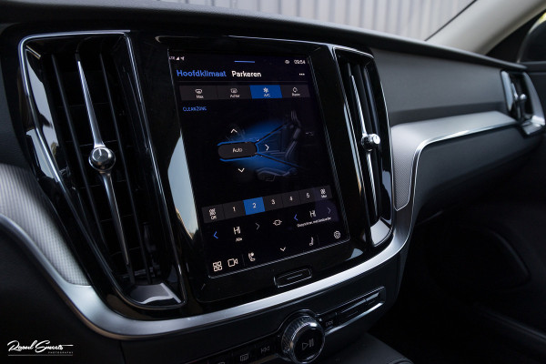 Volvo V60 2.0 T6 Plug-in hybrid AWD Core Bright Long Range | Adaptieve cruise | Blis | Memory | Leder |