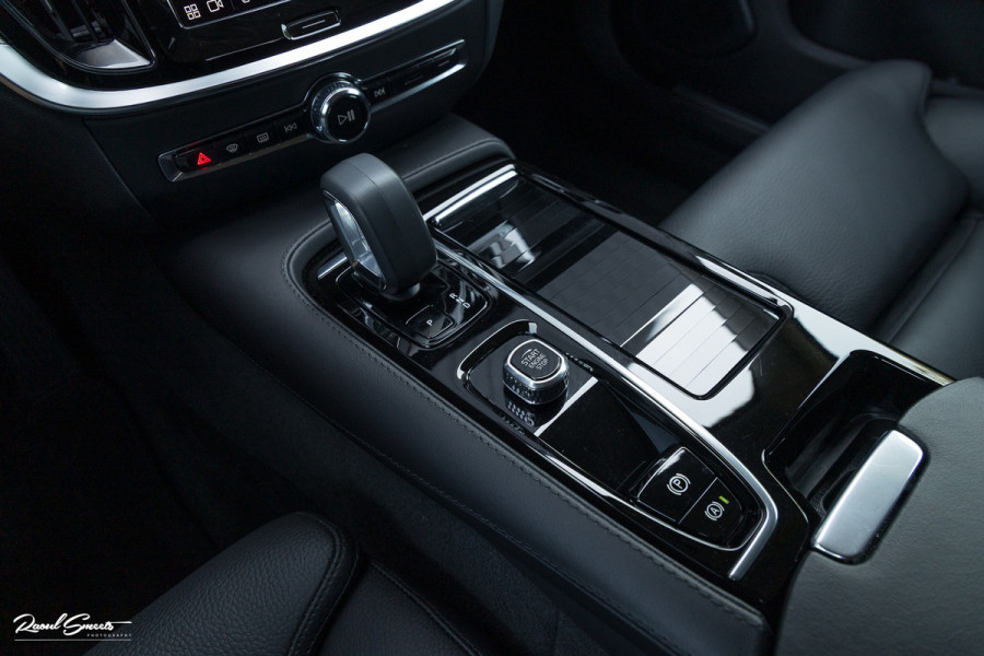 Volvo V60 2.0 T6 Plug-in hybrid AWD Core Bright Long Range | Adaptieve cruise | Blis | Memory | Leder |