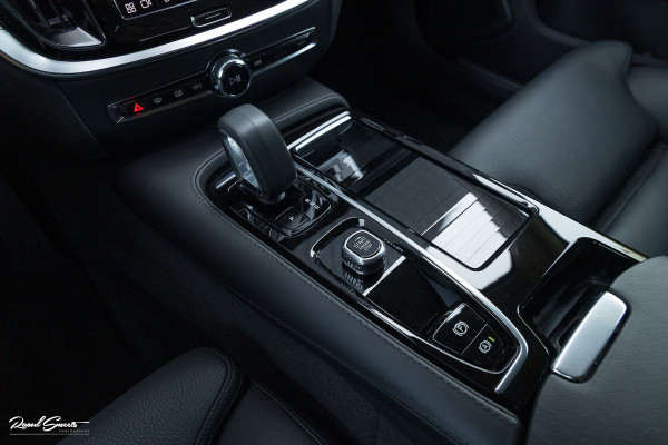 Volvo V60 2.0 T6 Plug-in hybrid AWD Core Bright Long Range | Adaptieve cruise | Blis | Memory | Leder |