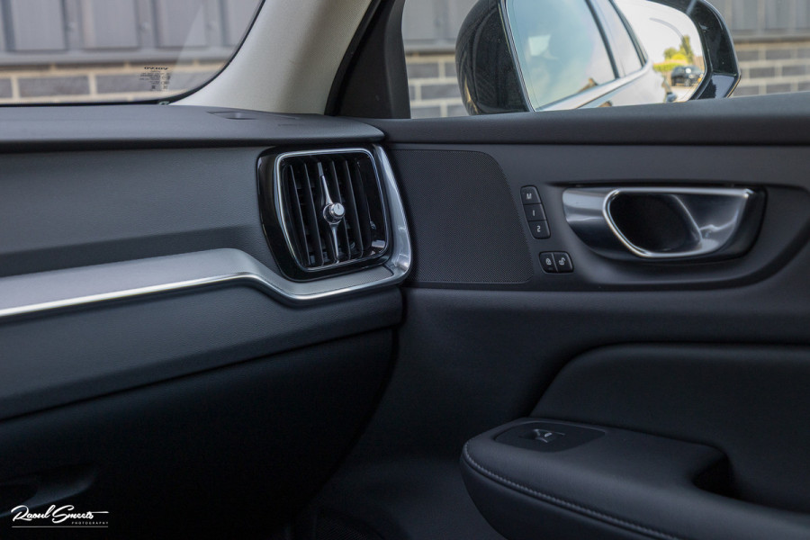 Volvo V60 2.0 T6 Plug-in hybrid AWD Core Bright Long Range | Adaptieve cruise | Blis | Memory | Leder |