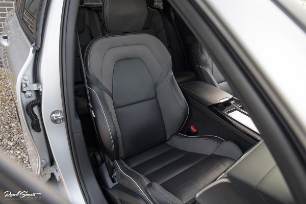 Volvo V60 2.0 T6 Recharge AWD R-Design Long Range | Panorama dak | Zwenkbare trekhaak | Adaptieve cruise | Harman Kardon |