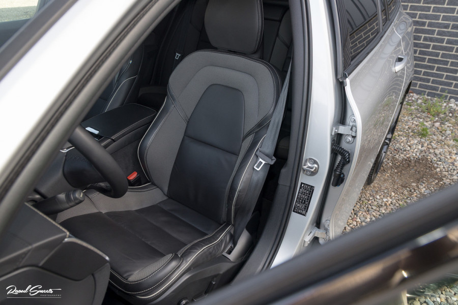 Volvo V60 2.0 T6 Recharge AWD R-Design Long Range | Panorama dak | Zwenkbare trekhaak | Adaptieve cruise | Harman Kardon |
