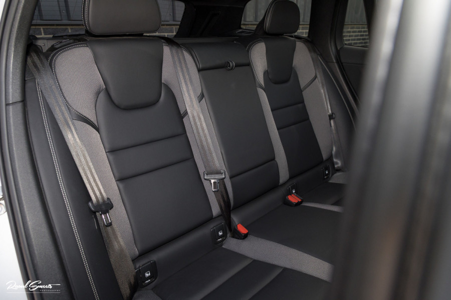 Volvo V60 2.0 T6 Recharge AWD R-Design Long Range | Panorama dak | Zwenkbare trekhaak | Adaptieve cruise | Harman Kardon |
