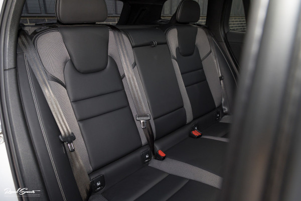 Volvo V60 2.0 T6 Recharge AWD R-Design Long Range | Panorama dak | Zwenkbare trekhaak | Adaptieve cruise | Harman Kardon |