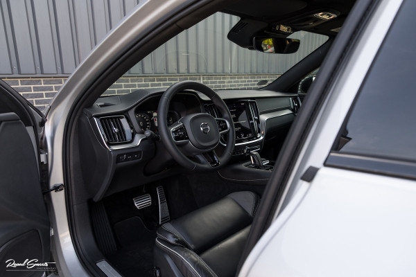 Volvo V60 2.0 T6 Recharge AWD R-Design Long Range | Panorama dak | Zwenkbare trekhaak | Adaptieve cruise | Harman Kardon |