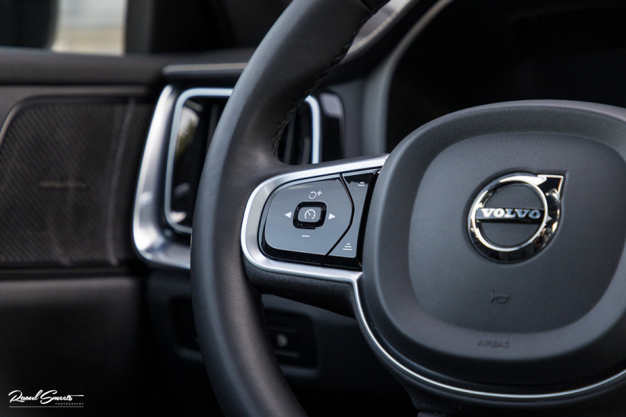 Volvo V60 2.0 T6 Recharge AWD R-Design Long Range | Panorama dak | Zwenkbare trekhaak | Adaptieve cruise | Harman Kardon |
