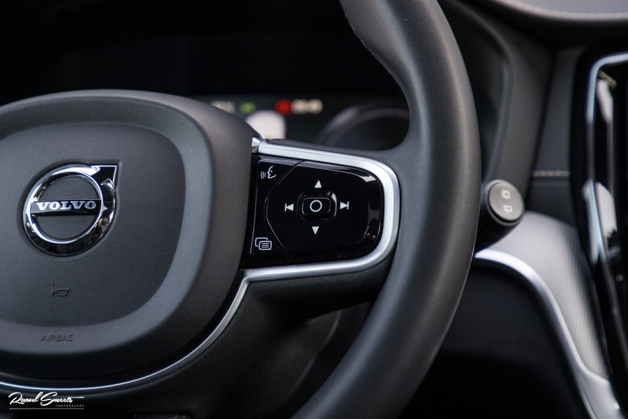 Volvo V60 2.0 T6 Recharge AWD R-Design Long Range | Panorama dak | Zwenkbare trekhaak | Adaptieve cruise | Harman Kardon |