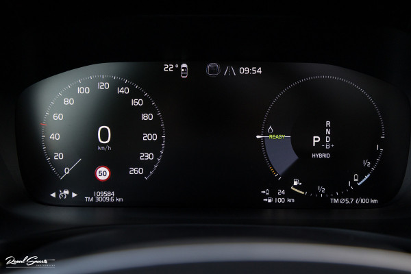 Volvo V60 2.0 T6 Recharge AWD R-Design Long Range | Panorama dak | Zwenkbare trekhaak | Adaptieve cruise | Harman Kardon |