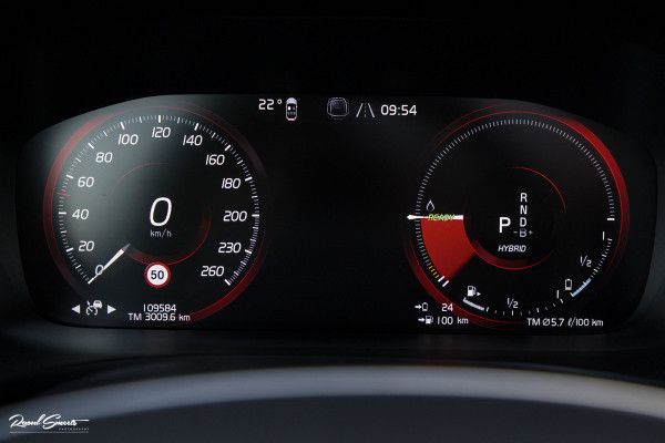 Volvo V60 2.0 T6 Recharge AWD R-Design Long Range | Panorama dak | Zwenkbare trekhaak | Adaptieve cruise | Harman Kardon |