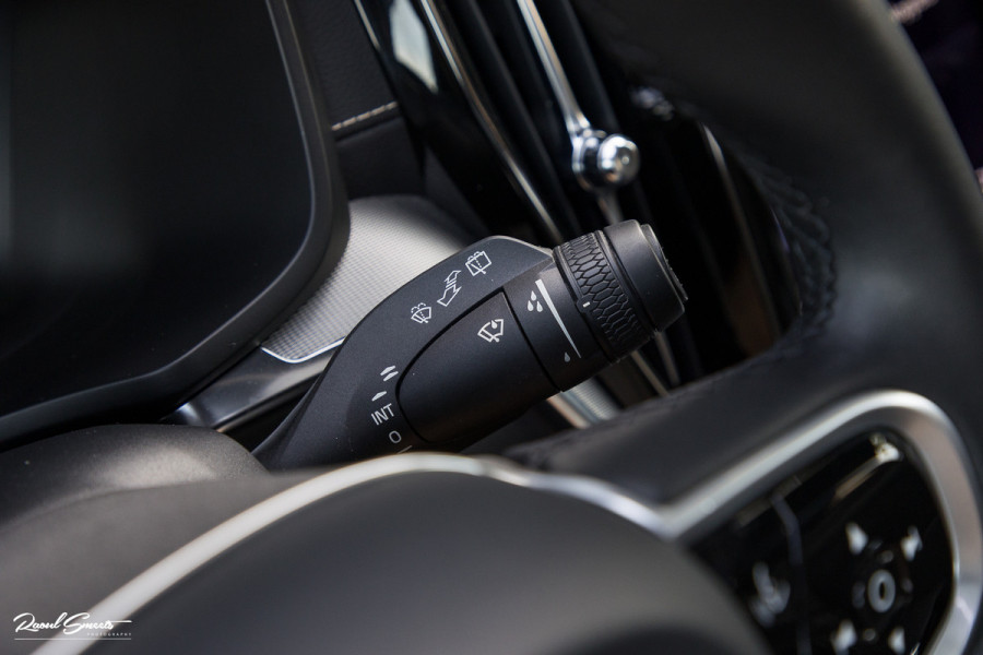 Volvo V60 2.0 T6 Recharge AWD R-Design Long Range | Panorama dak | Zwenkbare trekhaak | Adaptieve cruise | Harman Kardon |