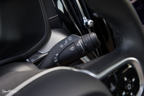 Volvo V60 2.0 T6 Recharge AWD R-Design Long Range | Panorama dak | Zwenkbare trekhaak | Adaptieve cruise | Harman Kardon |